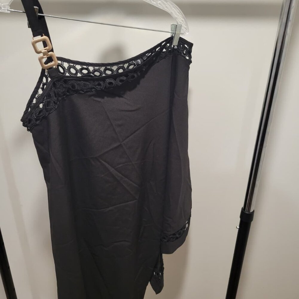 Black Lace‑Trim Flowy Top